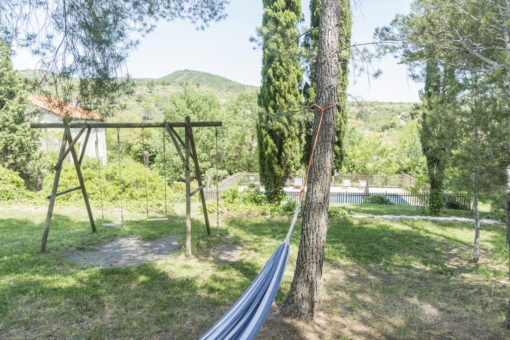 Mas Montluzia Acomodação com café da manhã Cascastel-des-Corbières Exterior foto